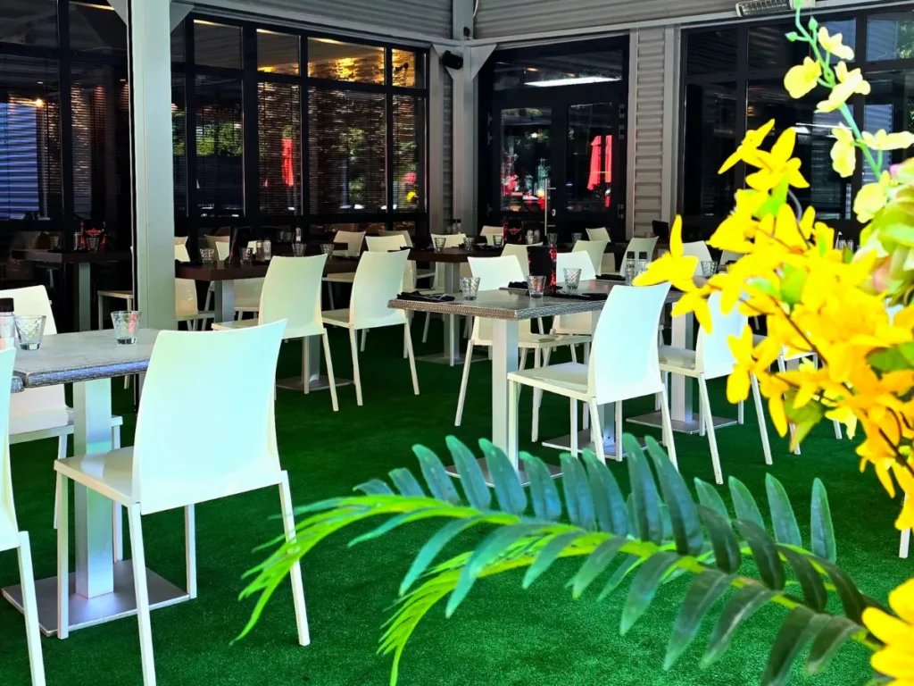 Terrasse et espace extérieur du restaurant BRASA